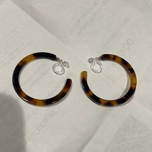Tortoiseshell color clip on earrings
